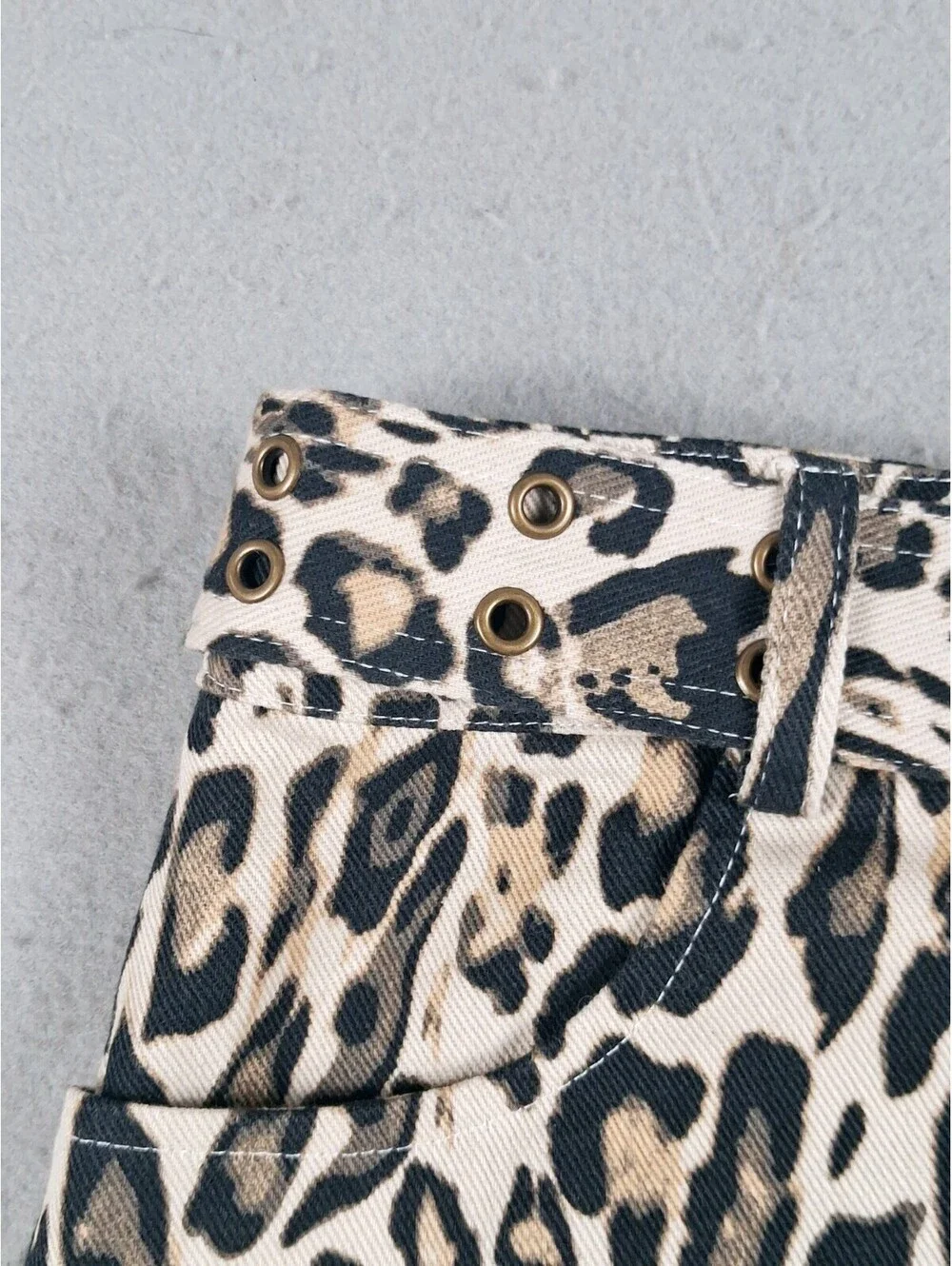 Francesca's Mi Ami Leopard Print Belted Denim Mini Skirt Medium Womens